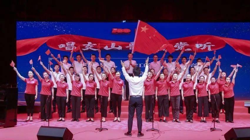 “很心酸！”湖北家长吐槽学校发的被子内破破烂烂，教育局：如属实可联系学校退钱